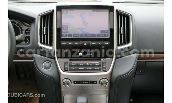 Nunua Imported Toyota Land Cruiser Nyeupe Gari ndani ya Import - Dubai nchini Arusha Nunua Imported Toyota Land Cruiser Nyeupe Gari ndani ya Import - Dubai nchini Arusha