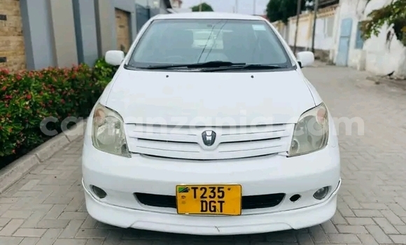 Buy Used Toyota IST White Car in Biharamulo in Kagera Buy Used Toyota IST White Car in Biharamulo in Kagera