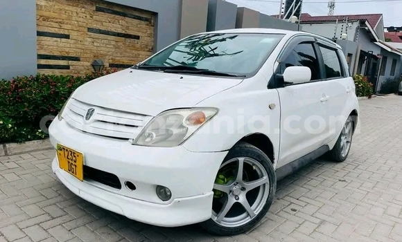 Buy Used Toyota IST White Car in Biharamulo in Kagera Buy Used Toyota IST White Car in Biharamulo in Kagera
