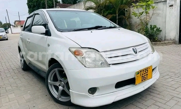 Buy Used Toyota IST White Car in Biharamulo in Kagera Buy Used Toyota IST White Car in Biharamulo in Kagera