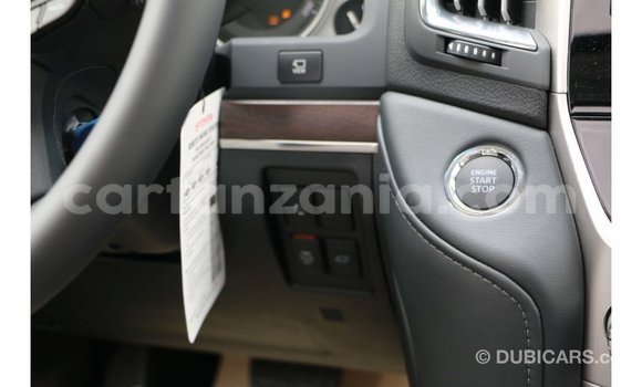 Nunua Imported Toyota Land Cruiser Nyeupe Gari ndani ya Import - Dubai nchini Arusha Nunua Imported Toyota Land Cruiser Nyeupe Gari ndani ya Import - Dubai nchini Arusha