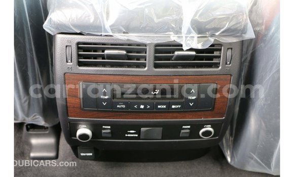 Nunua Imported Toyota Land Cruiser Nyeupe Gari ndani ya Import - Dubai nchini Arusha Nunua Imported Toyota Land Cruiser Nyeupe Gari ndani ya Import - Dubai nchini Arusha