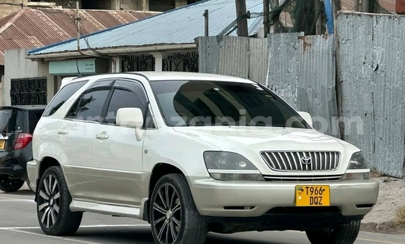 Buy Used Toyota Harrier White Car in Dar es Salaam in Dar es Salaam
