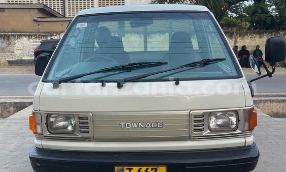 Buy Used Toyota LiteAce White Car in Dar es Salaam in Dar es Salaam Buy Used Toyota LiteAce White Car in Dar es Salaam in Dar es Salaam