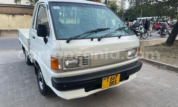 Buy Used Toyota LiteAce White Car in Dar es Salaam in Dar es Salaam Buy Used Toyota LiteAce White Car in Dar es Salaam in Dar es Salaam