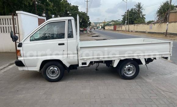 Buy Used Toyota LiteAce White Car in Dar es Salaam in Dar es Salaam Buy Used Toyota LiteAce White Car in Dar es Salaam in Dar es Salaam