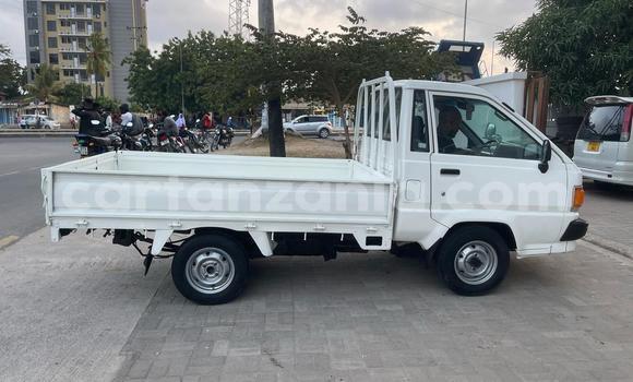 Buy Used Toyota LiteAce White Car in Dar es Salaam in Dar es Salaam Buy Used Toyota LiteAce White Car in Dar es Salaam in Dar es Salaam