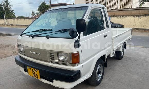 Buy Used Toyota LiteAce White Car in Dar es Salaam in Dar es Salaam Buy Used Toyota LiteAce White Car in Dar es Salaam in Dar es Salaam