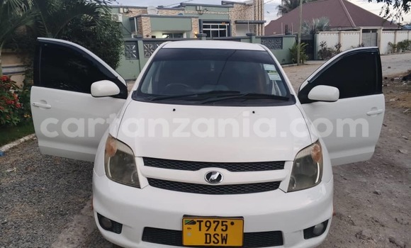 Buy Used Toyota IST White Car in Dar es Salaam in Dar es Salaam