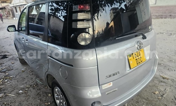 Nunua Ilio tumika Toyota Sienta Fedha Gari ndani ya Dar es Salaam nchini Dar es Salaam