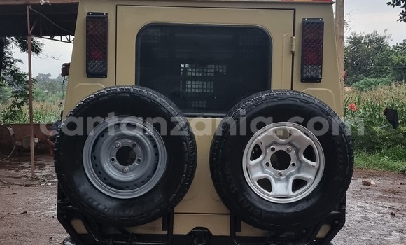 Buy Used Toyota Land Cruiser Beige Car in Arusha in Arusha Buy Used Toyota Land Cruiser Beige Car in Arusha in Arusha