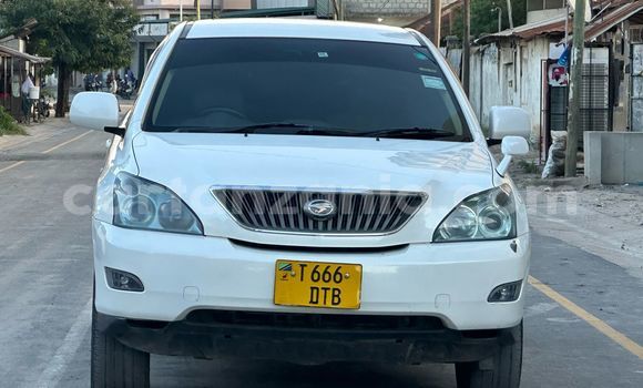 Buy Used Toyota Harrier White Car in Dar es Salaam in Dar es Salaam