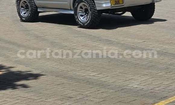 Buy Used Toyota RAV4 White Car in Dar es Salaam in Dar es Salaam Buy Used Toyota RAV4 White Car in Dar es Salaam in Dar es Salaam