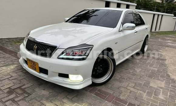 Buy Used Toyota Crown White Car in Dar es Salaam in Dar es Salaam Buy Used Toyota Crown White Car in Dar es Salaam in Dar es Salaam