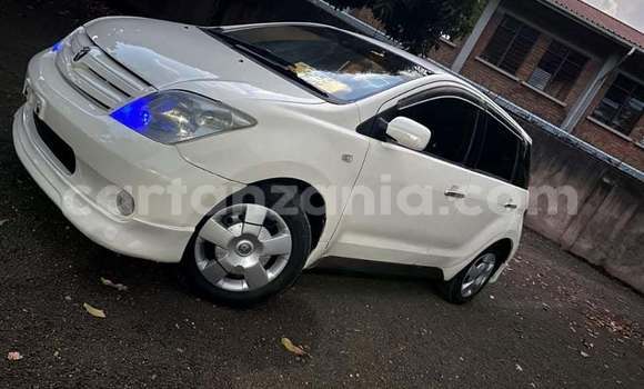 Nunua Ilio tumika Toyota IST Nyeupe Gari ndani ya Dar es Salaam nchini Dar es Salaam