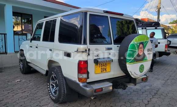 Buy Used Toyota Land Cruiser White Car in Dar es Salaam in Dar es Salaam Buy Used Toyota Land Cruiser White Car in Dar es Salaam in Dar es Salaam