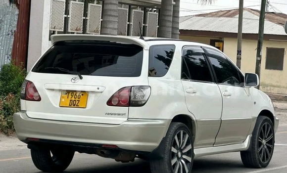 Buy Used Toyota Harrier White Car in Dar es Salaam in Dar es Salaam