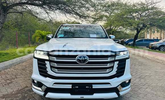 Buy Import Toyota Land Cruiser White Car in Dar es Salaam in Dar es Salaam Buy Import Toyota Land Cruiser White Car in Dar es Salaam in Dar es Salaam