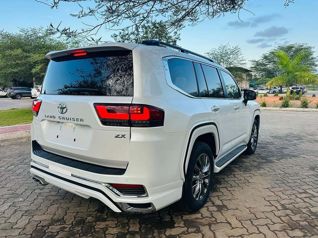 Buy import toyota land cruiser white car in dar es salaam in dar