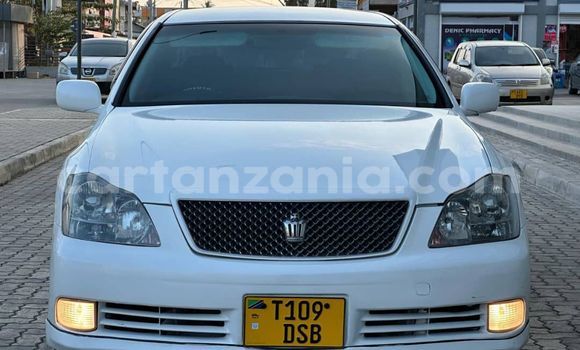Buy Used Toyota Crown White Car in Dar es Salaam in Dar es Salaam Buy Used Toyota Crown White Car in Dar es Salaam in Dar es Salaam