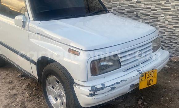 Nunua Ilio tumika Suzuki Escudo Nyeupe Gari ndani ya Dar es Salaam nchini Dar es Salaam Nunua Ilio tumika Suzuki Escudo Nyeupe Gari ndani ya Dar es Salaam nchini Dar es Salaam