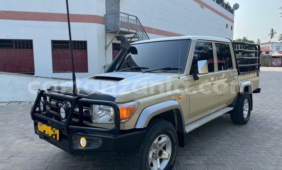 Buy Used Toyota Land Cruiser Beige Car in Dar es Salaam in Dar es Salaam Buy Used Toyota Land Cruiser Beige Car in Dar es Salaam in Dar es Salaam