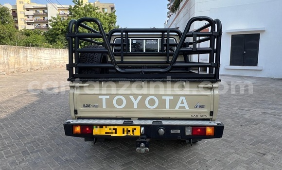 Buy Used Toyota Land Cruiser Beige Car in Dar es Salaam in Dar es Salaam Buy Used Toyota Land Cruiser Beige Car in Dar es Salaam in Dar es Salaam