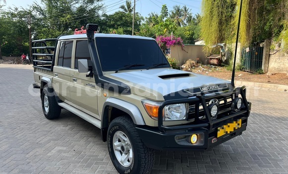 Buy Used Toyota Land Cruiser Beige Car in Dar es Salaam in Dar es Salaam Buy Used Toyota Land Cruiser Beige Car in Dar es Salaam in Dar es Salaam