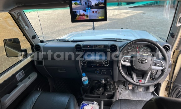 Buy Used Toyota Land Cruiser Beige Car in Dar es Salaam in Dar es Salaam Buy Used Toyota Land Cruiser Beige Car in Dar es Salaam in Dar es Salaam