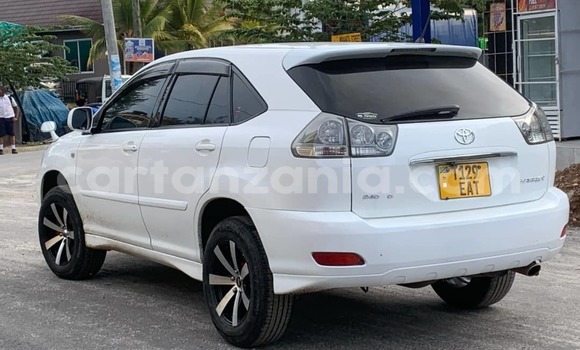 Buy Used Toyota Harrier White Car in Ilala in Dar es Salaam Buy Used Toyota Harrier White Car in Ilala in Dar es Salaam