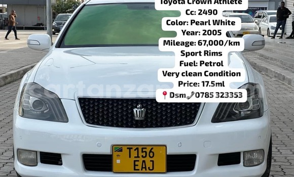 Buy Used Toyota Crown White Car in Dar es Salaam in Dar es Salaam