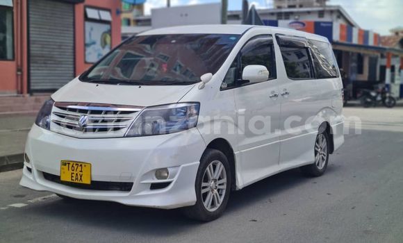 Nunua Ilio tumika Toyota Alphard Nyeupe Gari ndani ya Dar es Salaam nchini Dar es Salaam