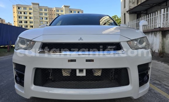 Buy Used Mitsubishi Outlander White Car in Dar es Salaam in Dar es Salaam Buy Used Mitsubishi Outlander White Car in Dar es Salaam in Dar es Salaam