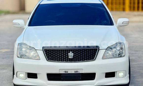 Buy Used Toyota Crown White Car in Dar es Salaam in Dar es Salaam