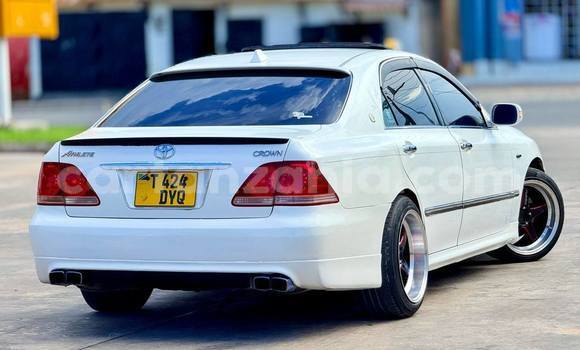 Buy Used Toyota Crown White Car in Dar es Salaam in Dar es Salaam Buy Used Toyota Crown White Car in Dar es Salaam in Dar es Salaam