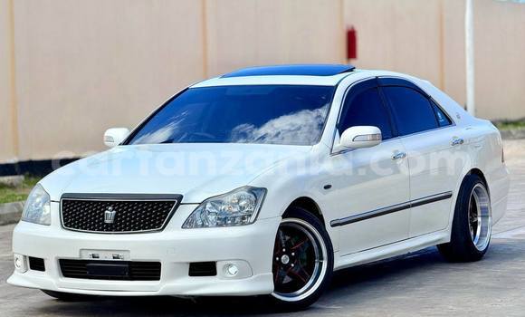 Buy Used Toyota Crown White Car in Dar es Salaam in Dar es Salaam Buy Used Toyota Crown White Car in Dar es Salaam in Dar es Salaam