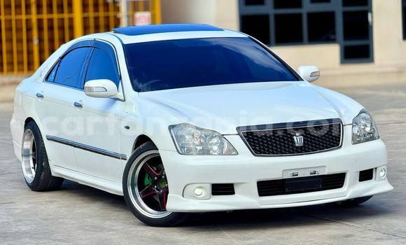 Buy Used Toyota Crown White Car in Dar es Salaam in Dar es Salaam Buy Used Toyota Crown White Car in Dar es Salaam in Dar es Salaam