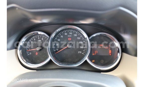 Buy Import Renault Duster White Car in Import - Dubai in Arusha