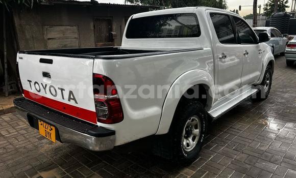 Buy Used Toyota Hilux White Car in Dar es Salaam in Dar es Salaam Buy Used Toyota Hilux White Car in Dar es Salaam in Dar es Salaam