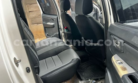 Buy Used Toyota Hilux White Car in Dar es Salaam in Dar es Salaam Buy Used Toyota Hilux White Car in Dar es Salaam in Dar es Salaam