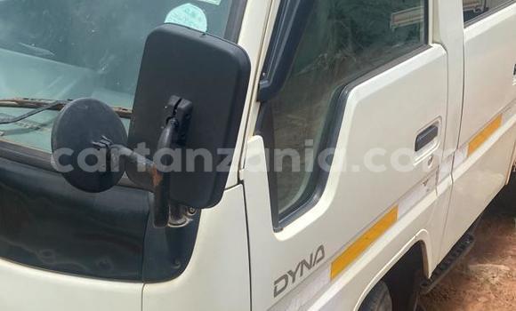 Nunua Ilio tumika Toyota Dyna Nyeupe Lori ndani ya Songea nchini Ruvuma Nunua Ilio tumika Toyota Dyna Nyeupe Lori ndani ya Songea nchini Ruvuma