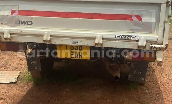 Nunua Ilio tumika Toyota Dyna Nyeupe Lori ndani ya Songea nchini Ruvuma Nunua Ilio tumika Toyota Dyna Nyeupe Lori ndani ya Songea nchini Ruvuma