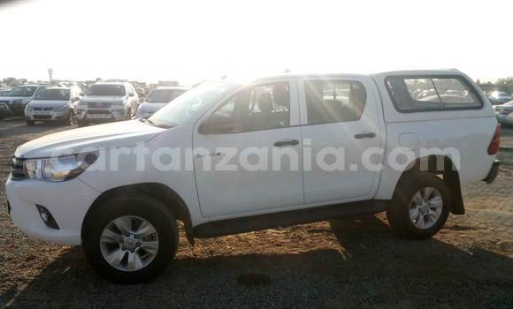 Nunua Ilio tumika Toyota Hilux Nyeupe Gari ndani ya Dar es Salaam nchini Dar es Salaam Nunua Ilio tumika Toyota Hilux Nyeupe Gari ndani ya Dar es Salaam nchini Dar es Salaam