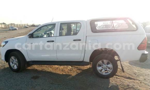 Nunua Ilio tumika Toyota Hilux Nyeupe Gari ndani ya Dar es Salaam nchini Dar es Salaam Nunua Ilio tumika Toyota Hilux Nyeupe Gari ndani ya Dar es Salaam nchini Dar es Salaam