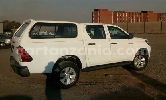 Nunua Ilio tumika Toyota Hilux Nyeupe Gari ndani ya Dar es Salaam nchini Dar es Salaam Nunua Ilio tumika Toyota Hilux Nyeupe Gari ndani ya Dar es Salaam nchini Dar es Salaam