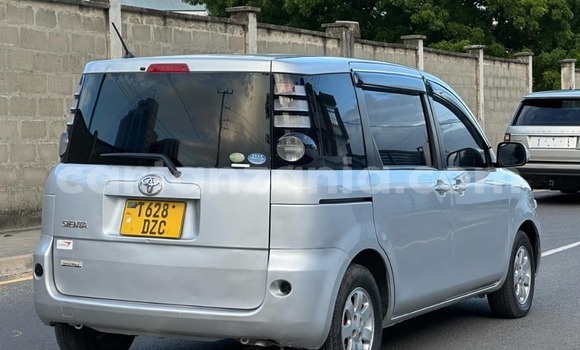 Nunua Ilio tumika Toyota Sienta Fedha Gari ndani ya Dar es Salaam nchini Dar es Salaam