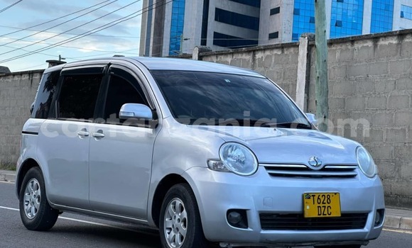 Buy Used Toyota Sienta Silver Car in Dar es Salaam in Dar es Salaam Buy Used Toyota Sienta Silver Car in Dar es Salaam in Dar es Salaam