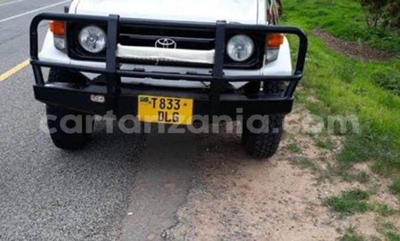 Buy Used Toyota Land Cruiser White Car in Dar es Salaam in Dar es Salaam Buy Used Toyota Land Cruiser White Car in Dar es Salaam in Dar es Salaam