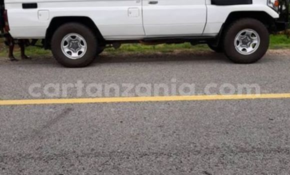 Buy Used Toyota Land Cruiser White Car in Dar es Salaam in Dar es Salaam Buy Used Toyota Land Cruiser White Car in Dar es Salaam in Dar es Salaam