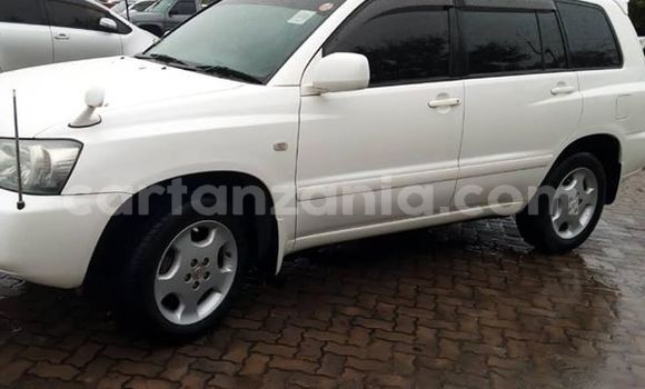 Buy Used Toyota Kluger White Car in Dar es Salaam in Dar es Salaam Buy Used Toyota Kluger White Car in Dar es Salaam in Dar es Salaam